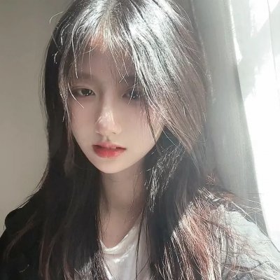 潇洒佳人淡淡妆